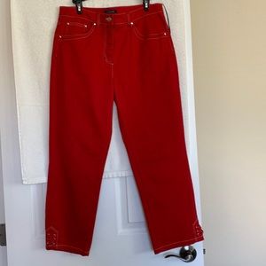 NWOT Jones New York signature ankle length jeans. Super cute, stretchy. Perfect